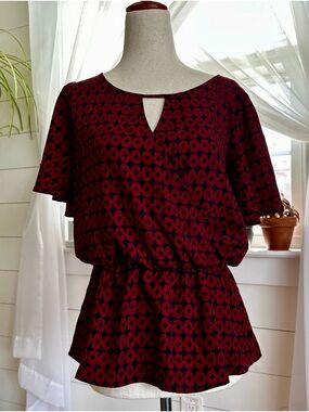 West Kei Debbi Surplice Peplum Blouse. Red/black geometric pattern. NWT
Size: S